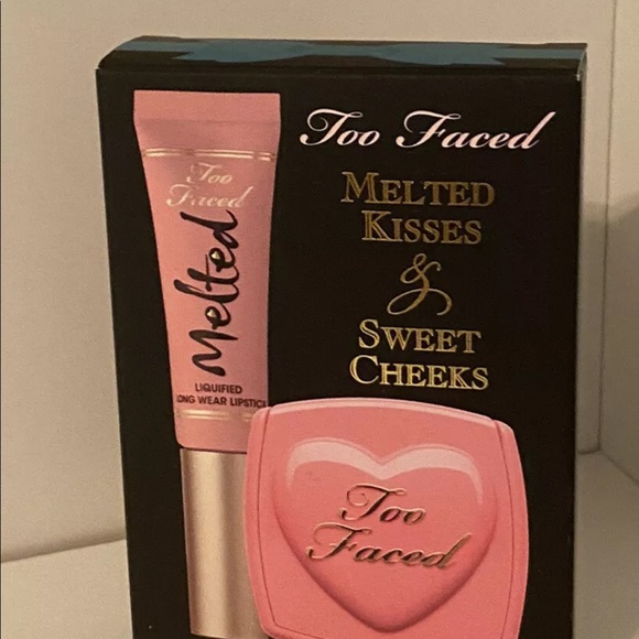 NewToo Faced Melted Kisses and Sweet Cheeks Mini Set nude. Price firm - Picture 3 of 6